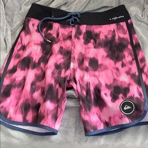 High line 4 way stretch board-shorts. Size 28